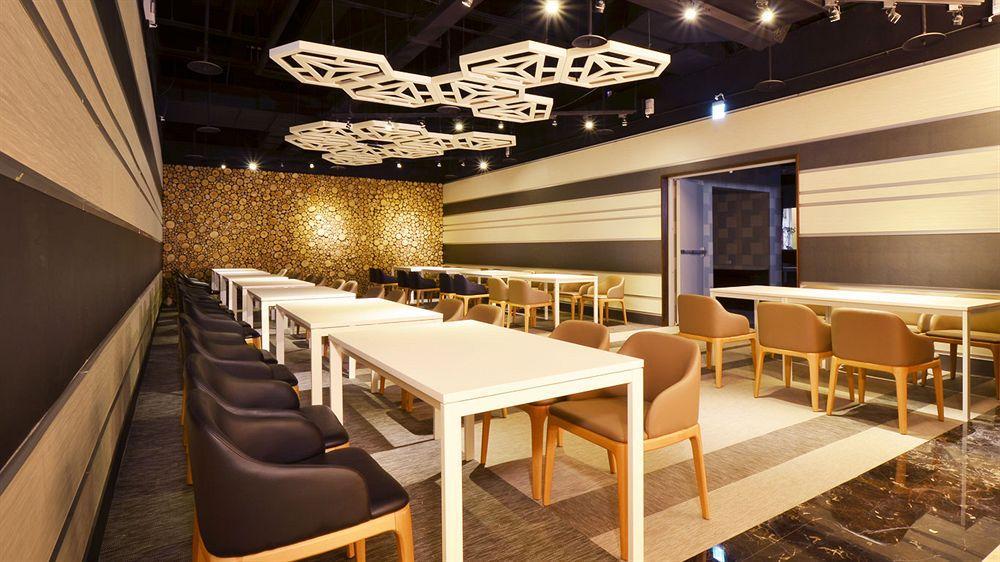 Airline Inn Green Park Way Taichung Exterior foto
