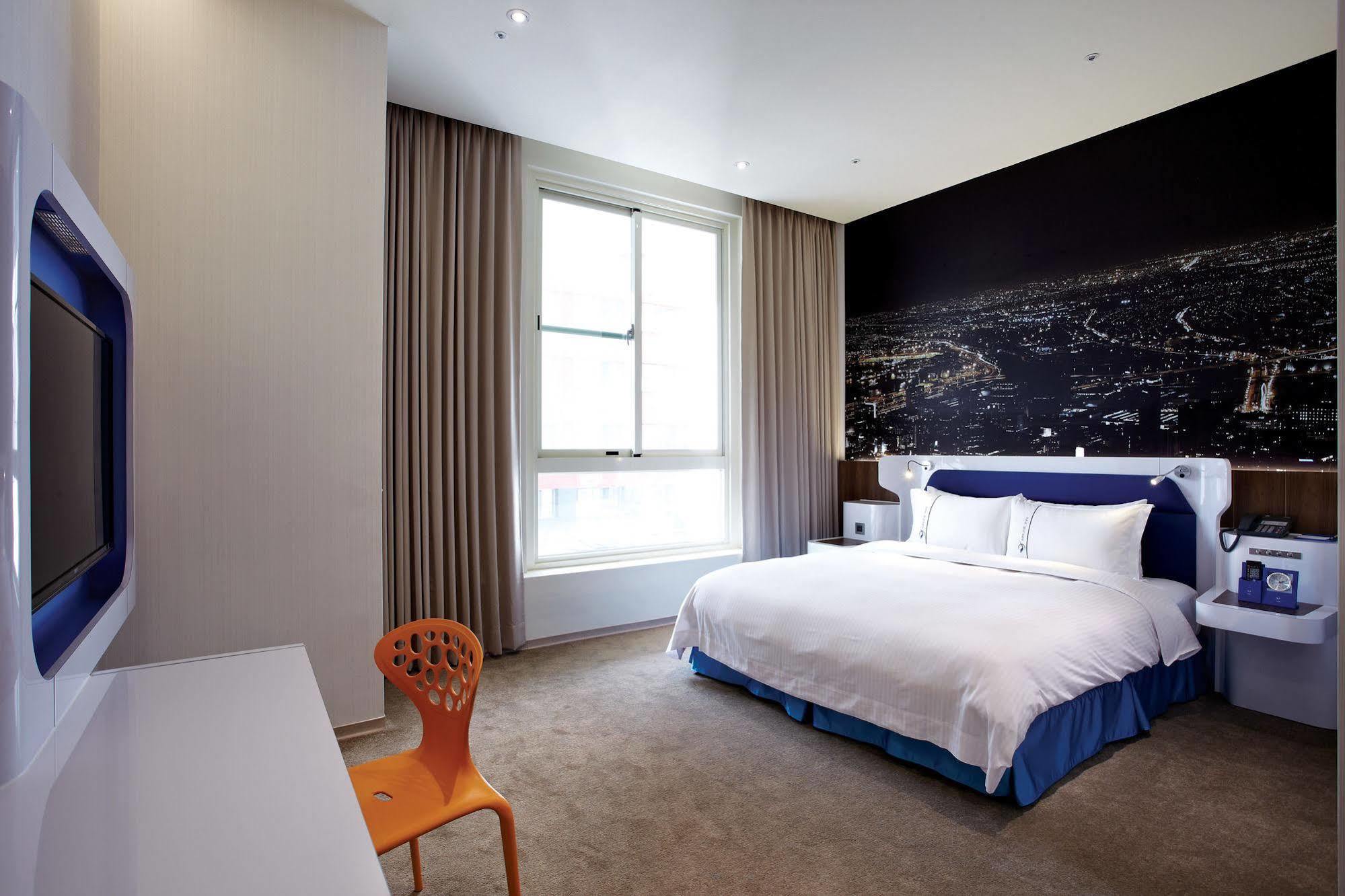 Airline Inn Green Park Way Taichung Exterior foto