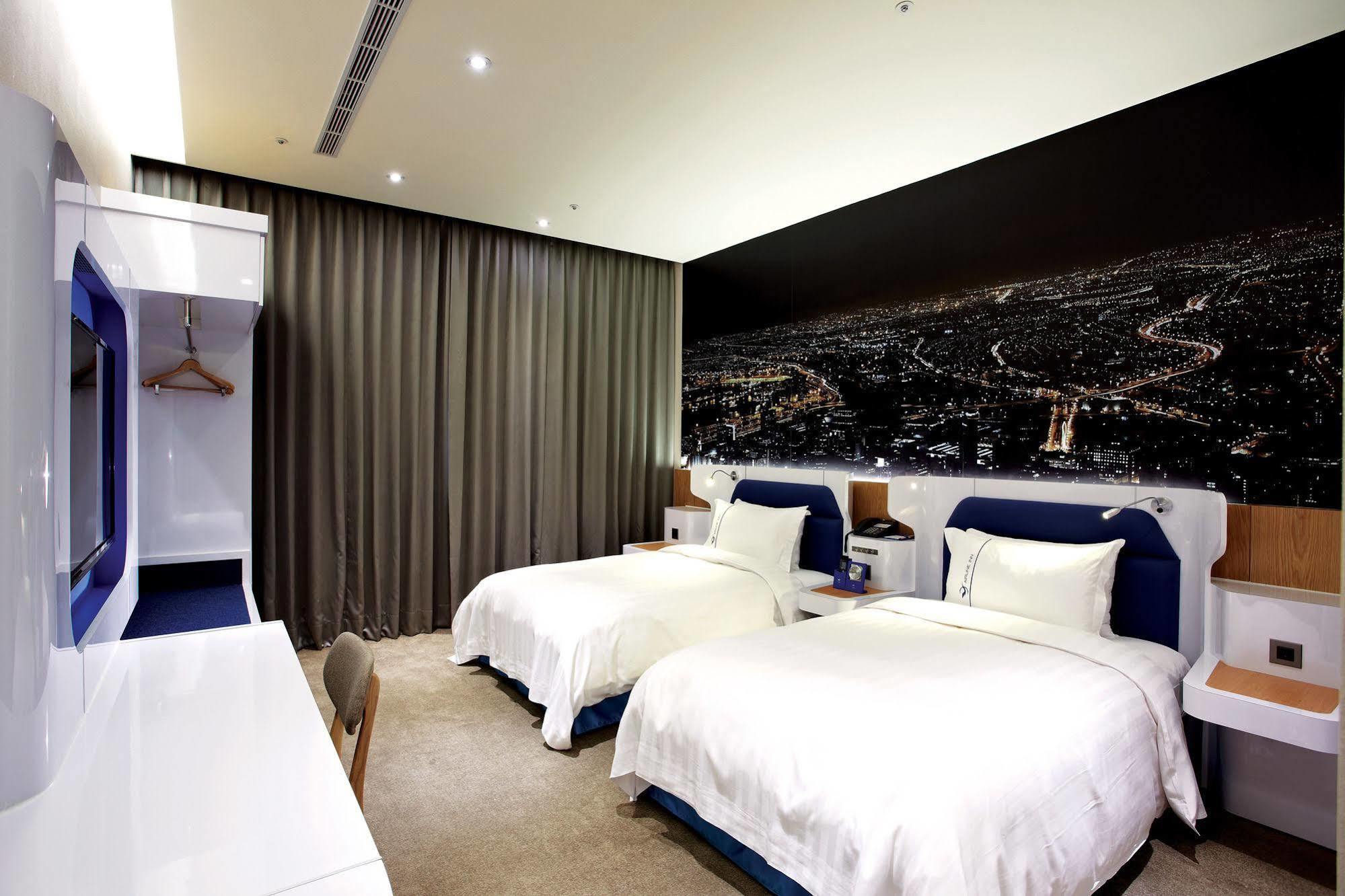 Airline Inn Green Park Way Taichung Exterior foto