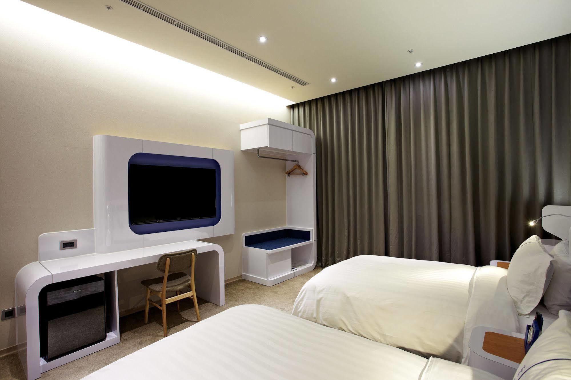 Airline Inn Green Park Way Taichung Exterior foto