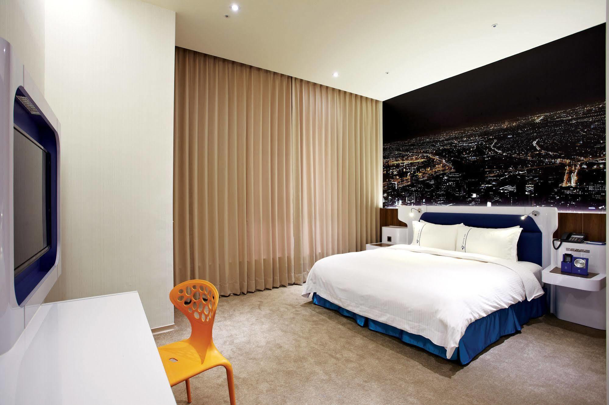 Airline Inn Green Park Way Taichung Exterior foto