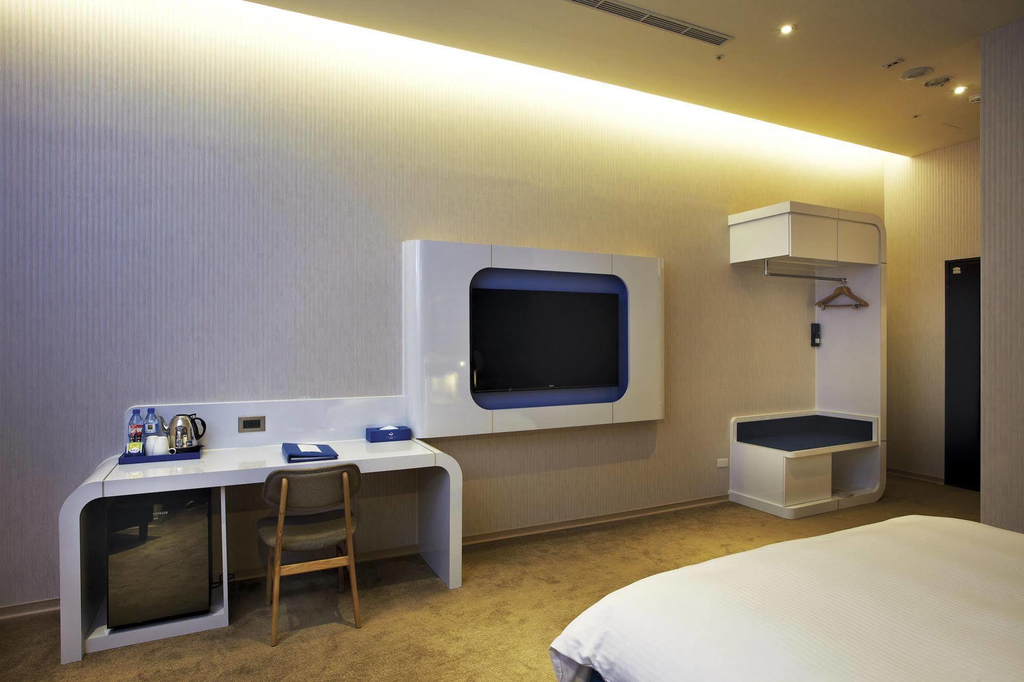 Airline Inn Green Park Way Taichung Exterior foto